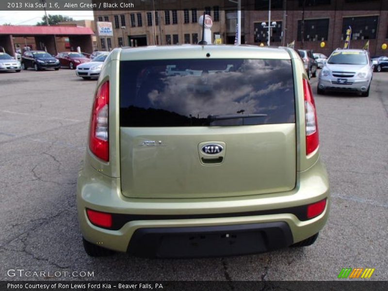 Alien Green / Black Cloth 2013 Kia Soul 1.6