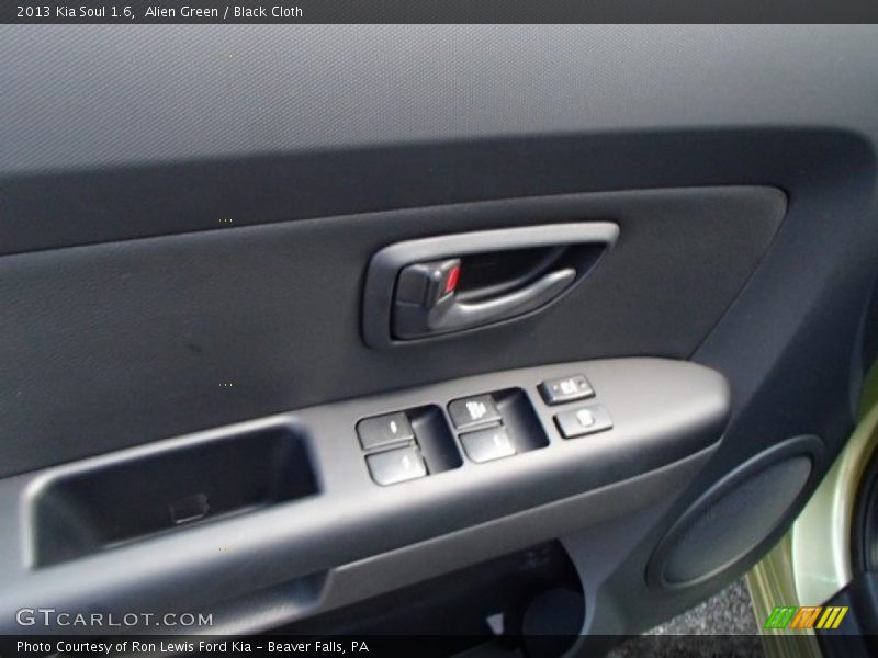 Alien Green / Black Cloth 2013 Kia Soul 1.6