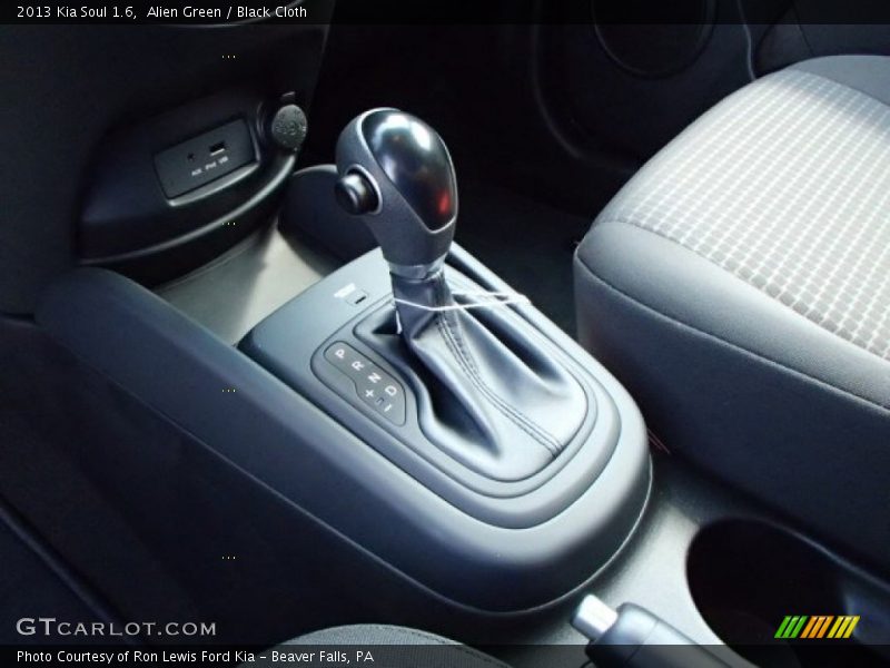 Alien Green / Black Cloth 2013 Kia Soul 1.6