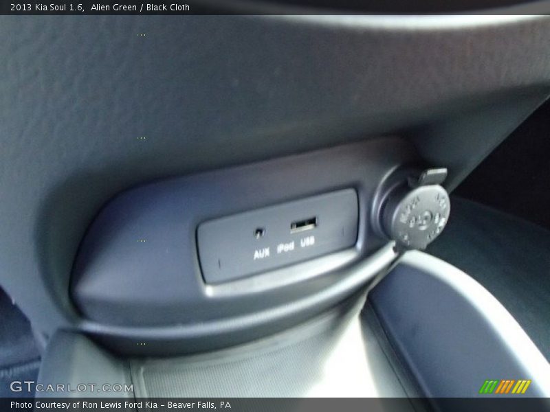 Alien Green / Black Cloth 2013 Kia Soul 1.6