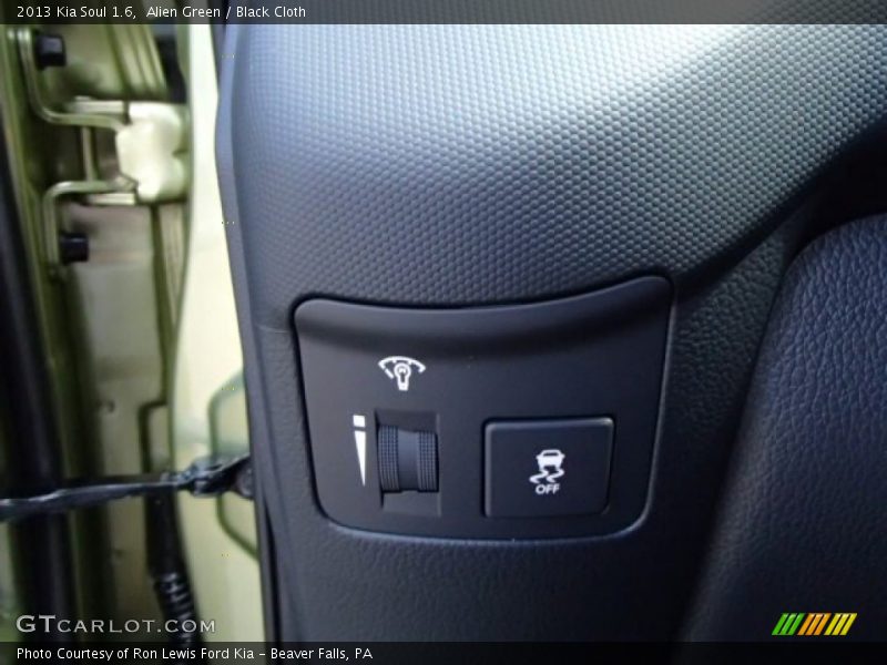 Alien Green / Black Cloth 2013 Kia Soul 1.6