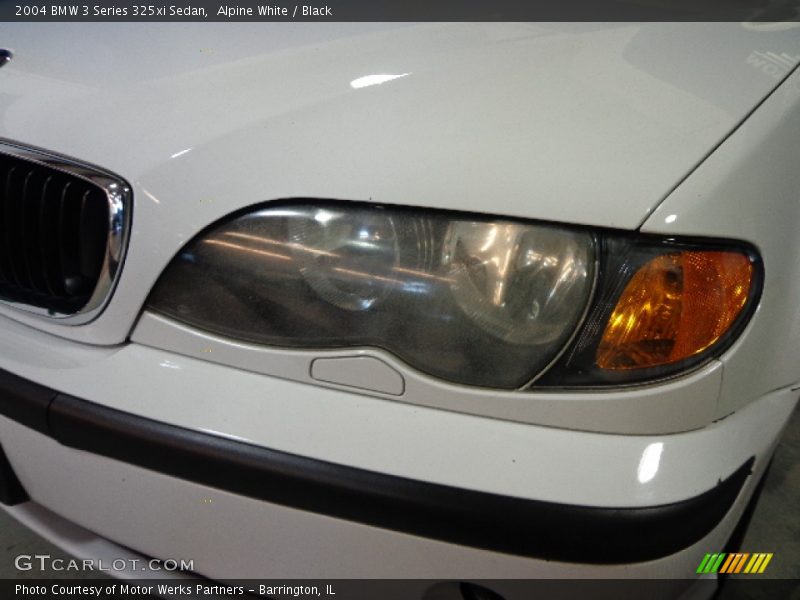 Alpine White / Black 2004 BMW 3 Series 325xi Sedan
