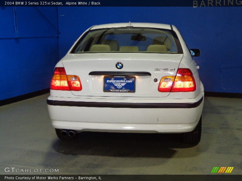 Alpine White / Black 2004 BMW 3 Series 325xi Sedan