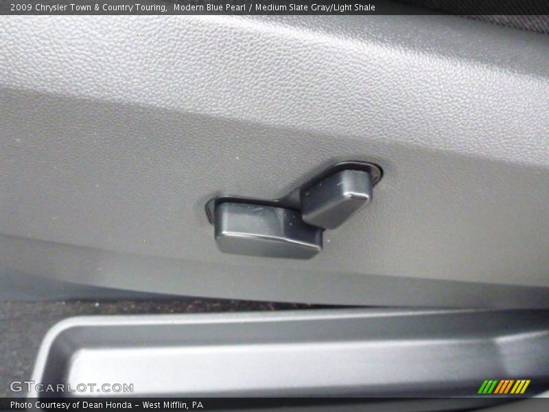 Modern Blue Pearl / Medium Slate Gray/Light Shale 2009 Chrysler Town & Country Touring