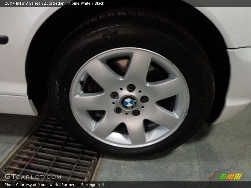 Alpine White / Black 2004 BMW 3 Series 325xi Sedan