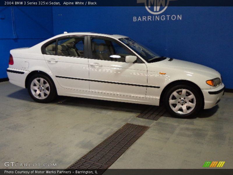 Alpine White / Black 2004 BMW 3 Series 325xi Sedan