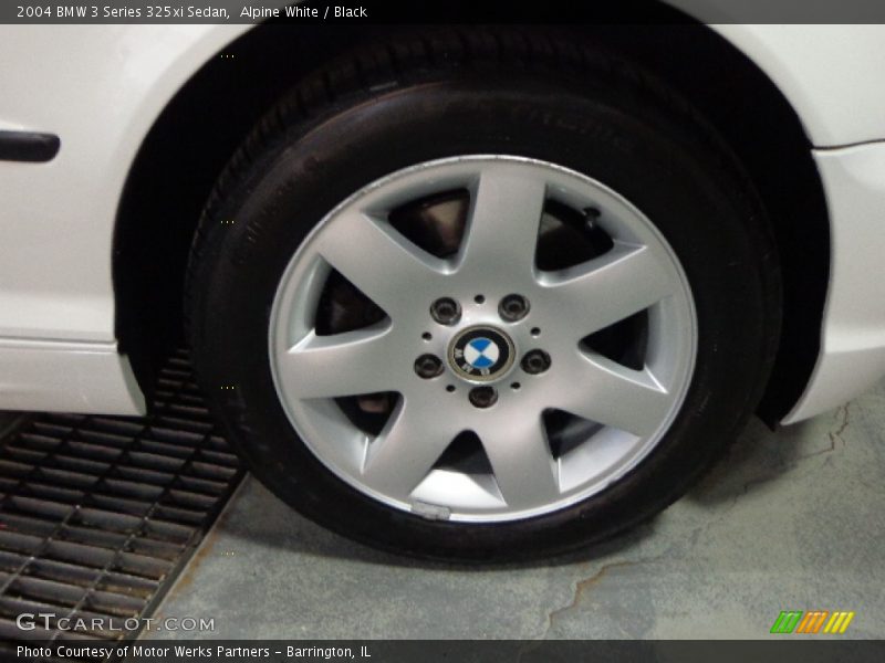 Alpine White / Black 2004 BMW 3 Series 325xi Sedan