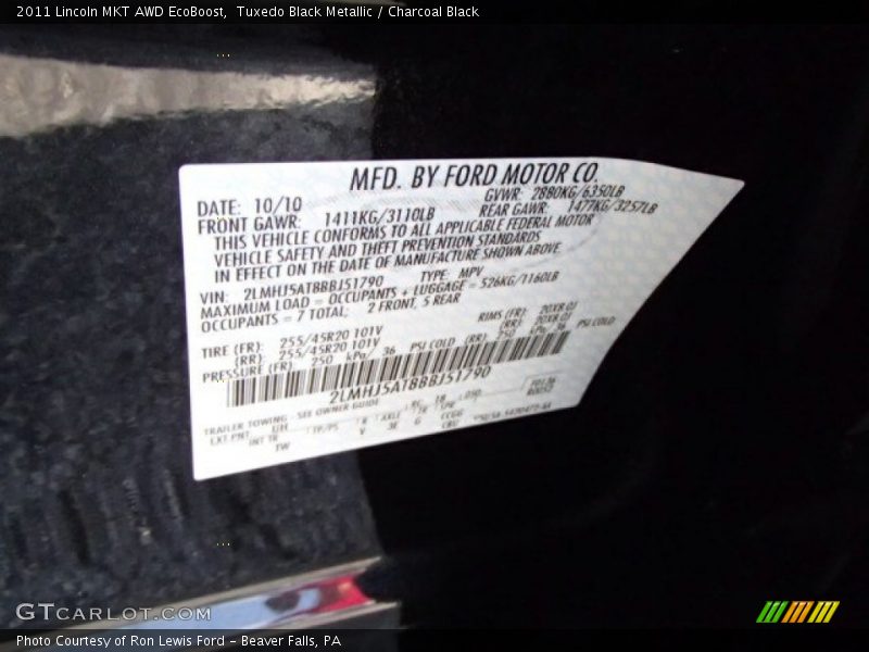 Tuxedo Black Metallic / Charcoal Black 2011 Lincoln MKT AWD EcoBoost