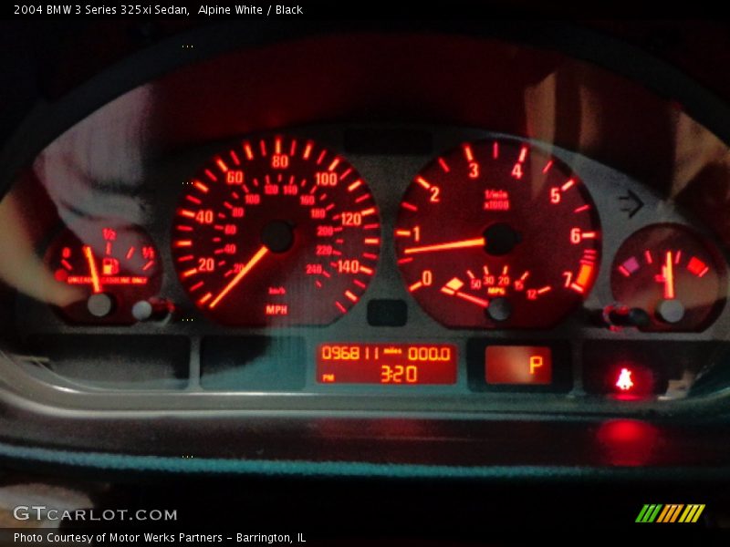Alpine White / Black 2004 BMW 3 Series 325xi Sedan