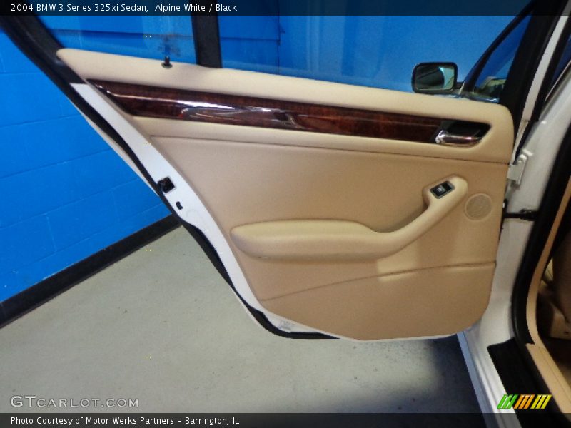 Alpine White / Black 2004 BMW 3 Series 325xi Sedan