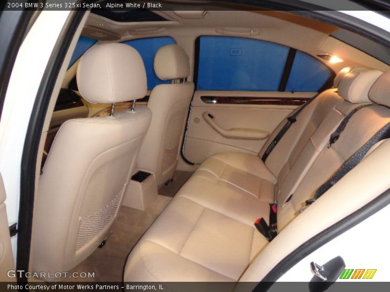 Alpine White / Black 2004 BMW 3 Series 325xi Sedan