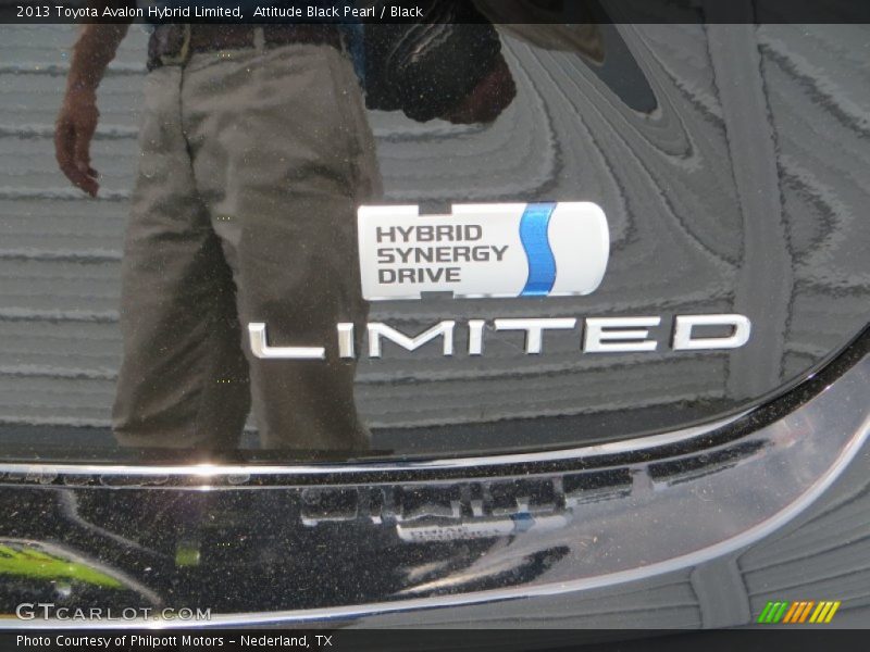 Attitude Black Pearl / Black 2013 Toyota Avalon Hybrid Limited
