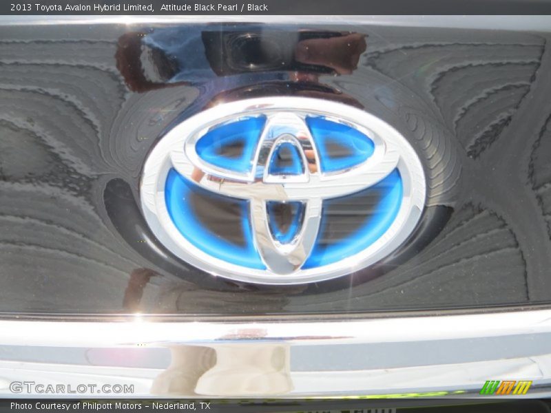 Attitude Black Pearl / Black 2013 Toyota Avalon Hybrid Limited