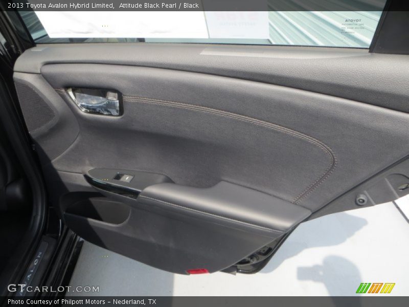 Attitude Black Pearl / Black 2013 Toyota Avalon Hybrid Limited