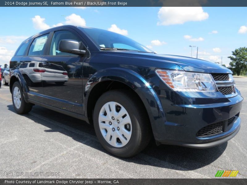 Front 3/4 View of 2014 Journey SE