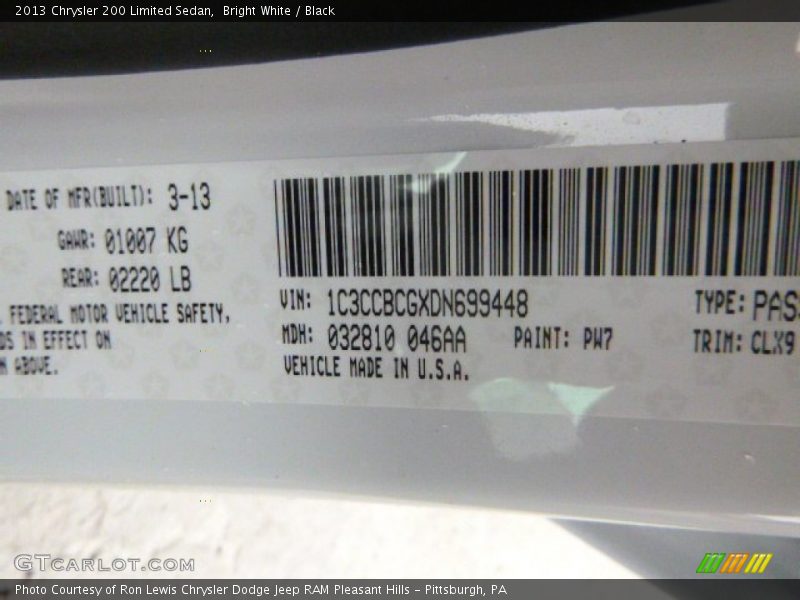 Bright White / Black 2013 Chrysler 200 Limited Sedan