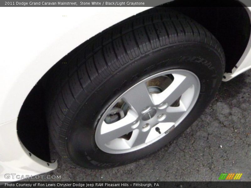 Stone White / Black/Light Graystone 2011 Dodge Grand Caravan Mainstreet