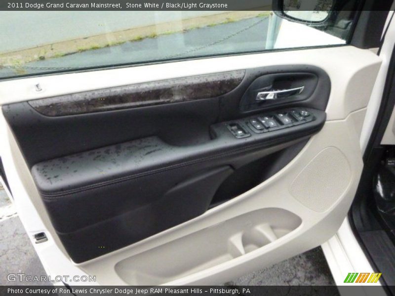 Stone White / Black/Light Graystone 2011 Dodge Grand Caravan Mainstreet
