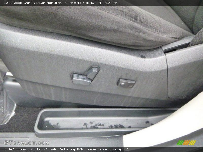 Stone White / Black/Light Graystone 2011 Dodge Grand Caravan Mainstreet