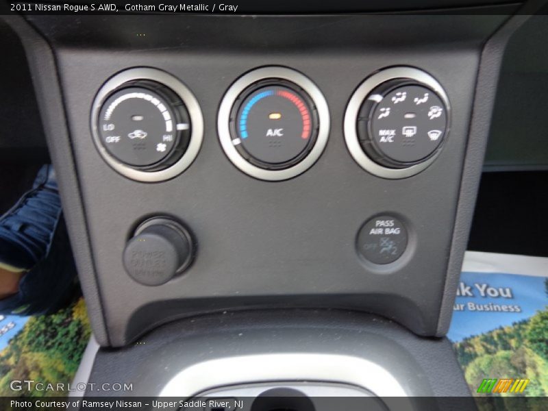 Gotham Gray Metallic / Gray 2011 Nissan Rogue S AWD
