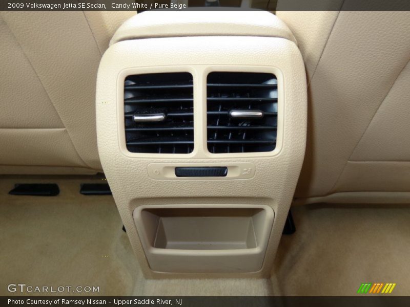 Candy White / Pure Beige 2009 Volkswagen Jetta SE Sedan