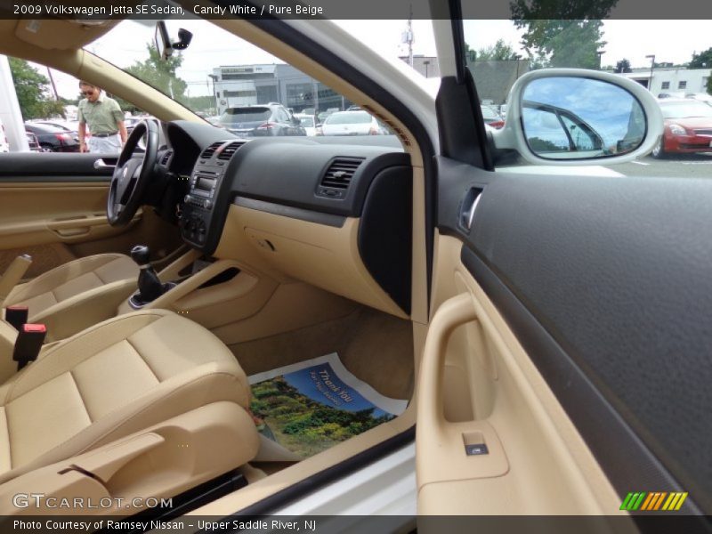 Candy White / Pure Beige 2009 Volkswagen Jetta SE Sedan