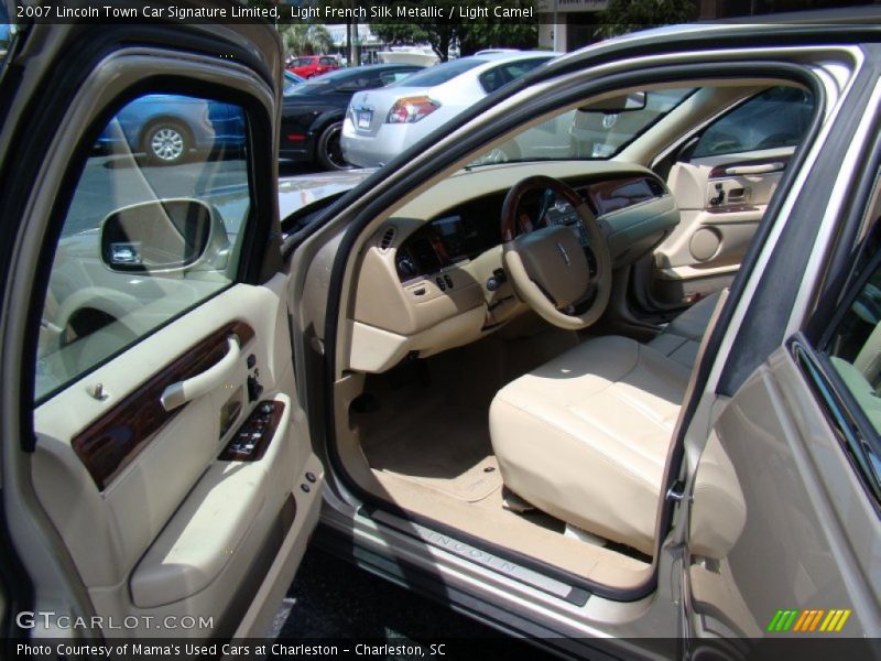 Light French Silk Metallic / Light Camel 2007 Lincoln Town Car Signature Limited