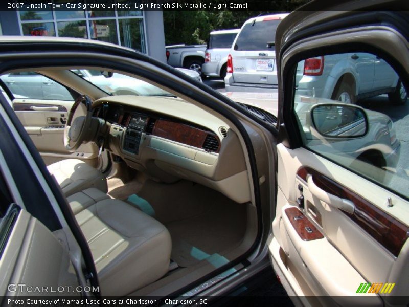 Light French Silk Metallic / Light Camel 2007 Lincoln Town Car Signature Limited