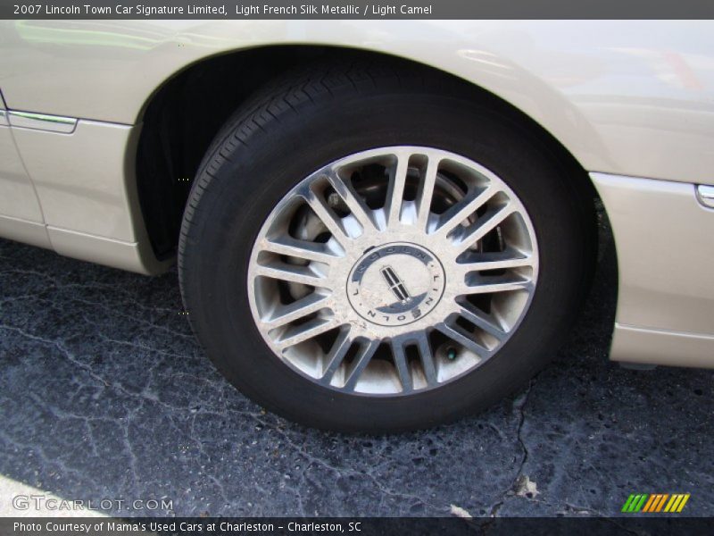 Light French Silk Metallic / Light Camel 2007 Lincoln Town Car Signature Limited