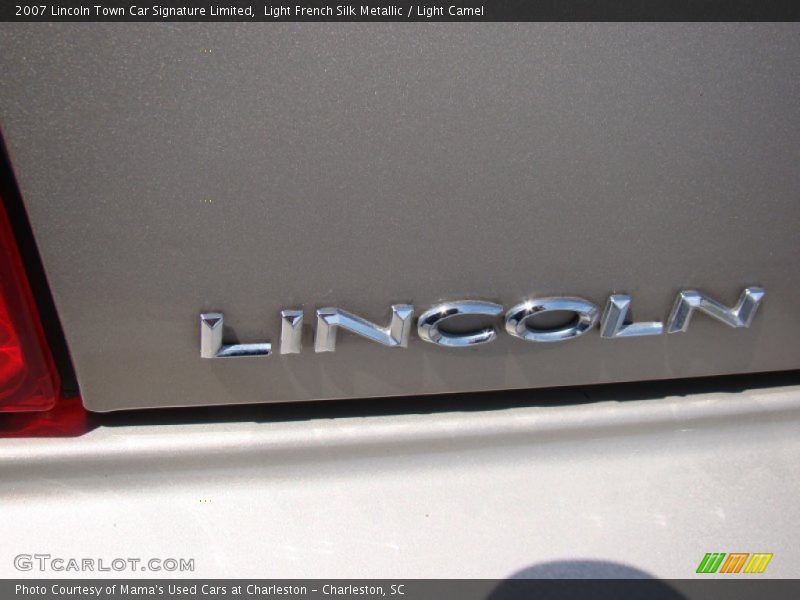 Light French Silk Metallic / Light Camel 2007 Lincoln Town Car Signature Limited