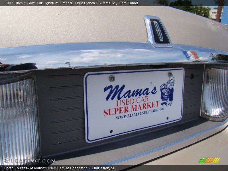 Light French Silk Metallic / Light Camel 2007 Lincoln Town Car Signature Limited