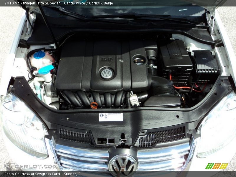 Candy White / Cornsilk Beige 2010 Volkswagen Jetta SE Sedan