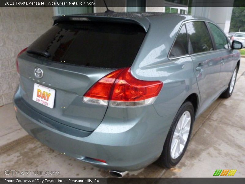 Aloe Green Metallic / Ivory 2011 Toyota Venza I4