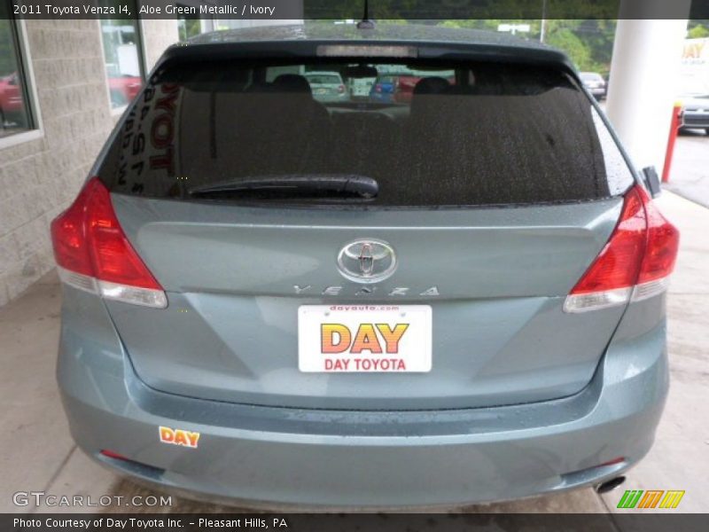 Aloe Green Metallic / Ivory 2011 Toyota Venza I4