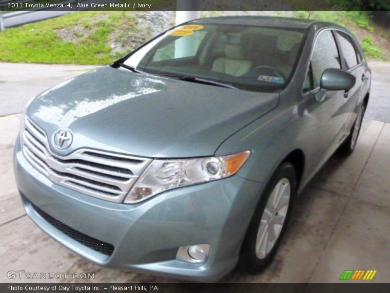 Front 3/4 View of 2011 Venza I4