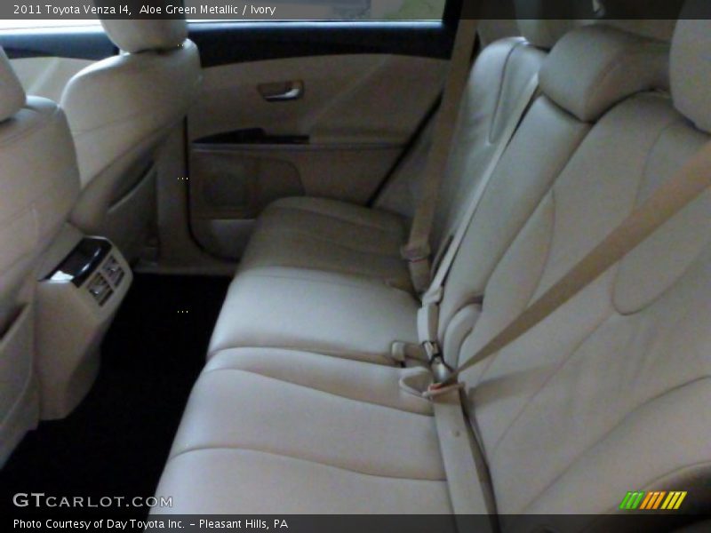 Aloe Green Metallic / Ivory 2011 Toyota Venza I4