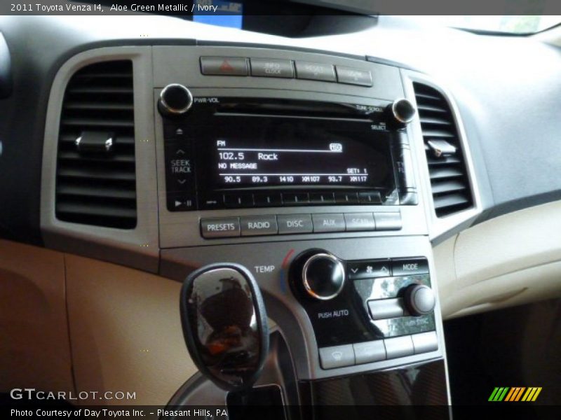 Aloe Green Metallic / Ivory 2011 Toyota Venza I4