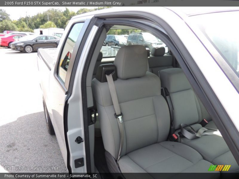 Silver Metallic / Medium Flint Grey 2005 Ford F150 STX SuperCab