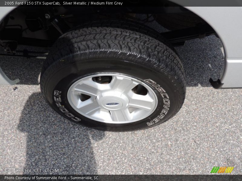 Silver Metallic / Medium Flint Grey 2005 Ford F150 STX SuperCab