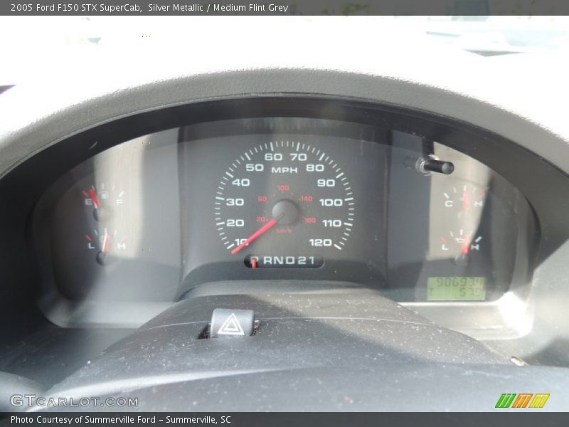 Silver Metallic / Medium Flint Grey 2005 Ford F150 STX SuperCab