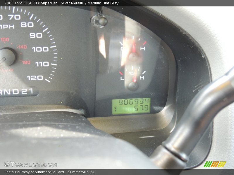 Silver Metallic / Medium Flint Grey 2005 Ford F150 STX SuperCab