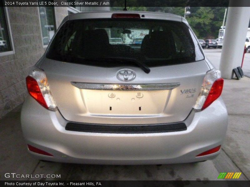 Classic Silver Metallic / Ash 2014 Toyota Yaris LE 5 Door