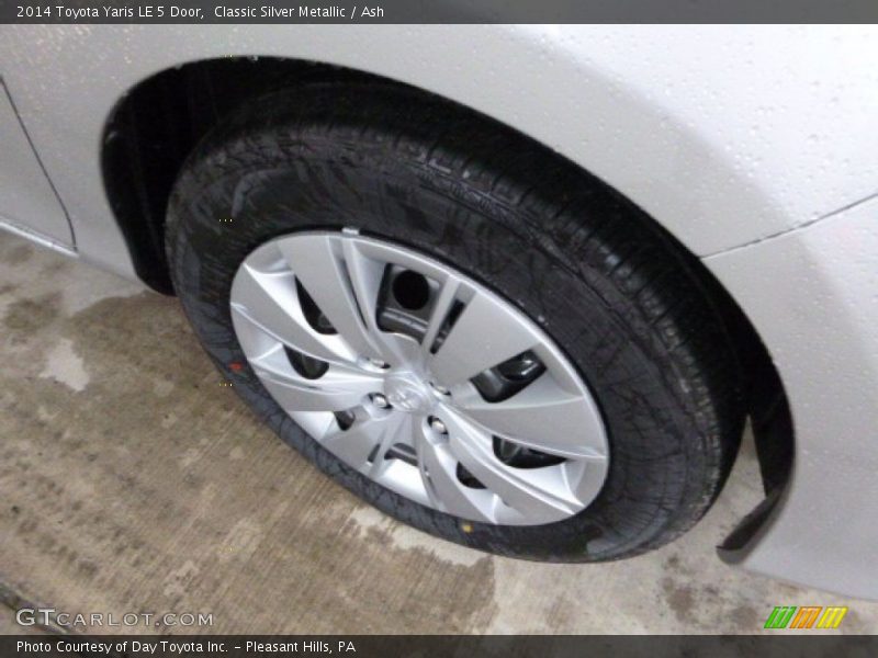 Classic Silver Metallic / Ash 2014 Toyota Yaris LE 5 Door