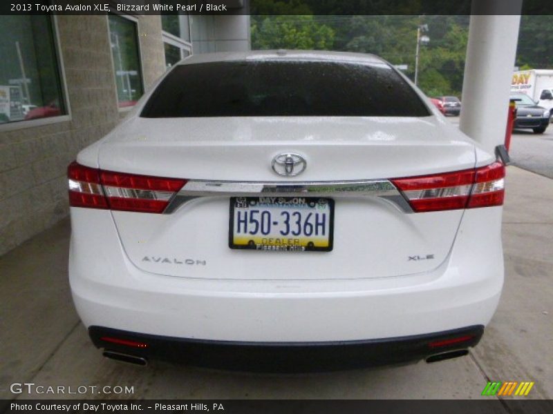 Blizzard White Pearl / Black 2013 Toyota Avalon XLE