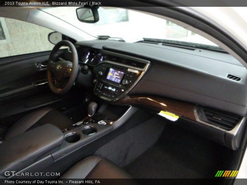 Blizzard White Pearl / Black 2013 Toyota Avalon XLE