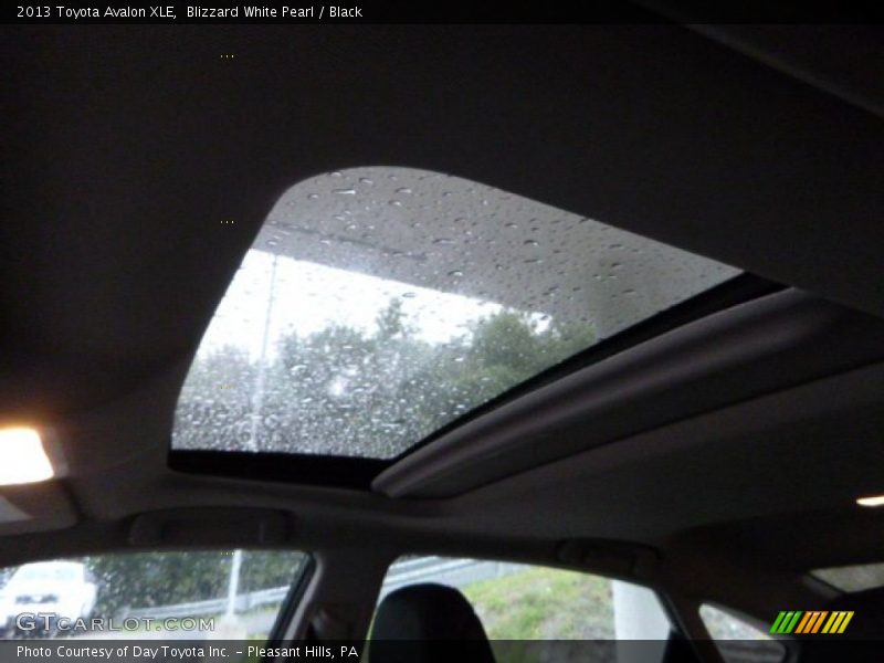 Blizzard White Pearl / Black 2013 Toyota Avalon XLE