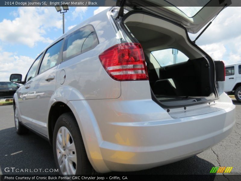 Bright Silver Metallic / Black 2014 Dodge Journey SE