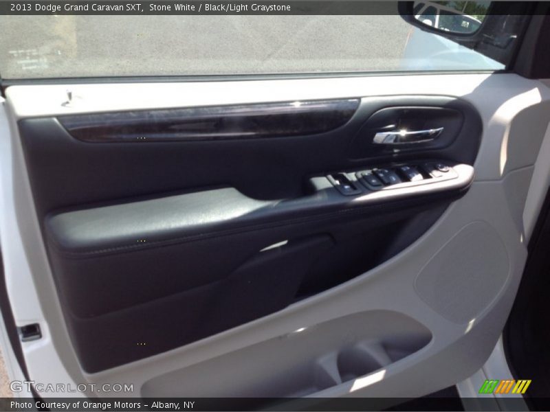 Stone White / Black/Light Graystone 2013 Dodge Grand Caravan SXT