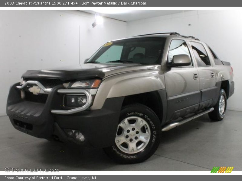 Front 3/4 View of 2003 Avalanche 1500 Z71 4x4