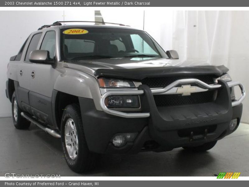 Light Pewter Metallic / Dark Charcoal 2003 Chevrolet Avalanche 1500 Z71 4x4